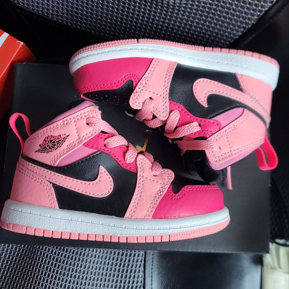 Jordan 1 mid